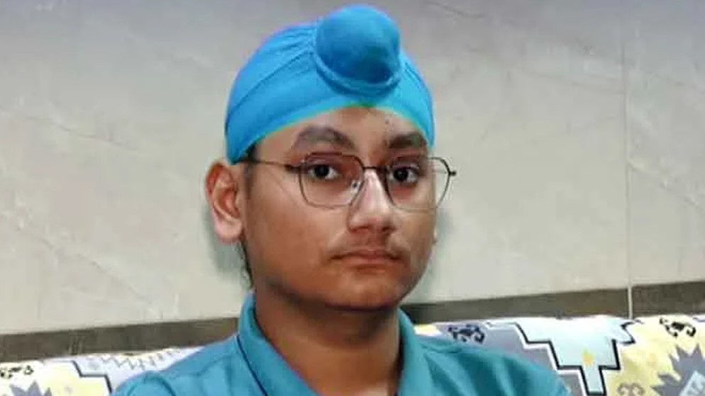 পাকিস্তানে শিখ ছাত্র কোরআন ও ইসলাম শিক্ষায় প্রথম